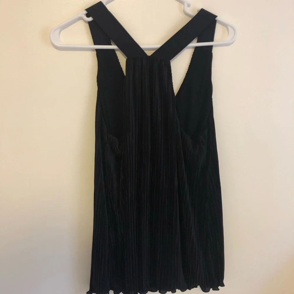 NWT v-neck Banana Republic Black tank size large - Picture 4 of 5